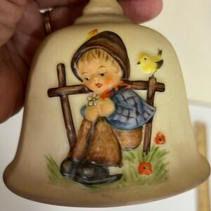 Vintage Hummel Goebel HUM704 5th Edition Annual Bell 1982 TMK-6
